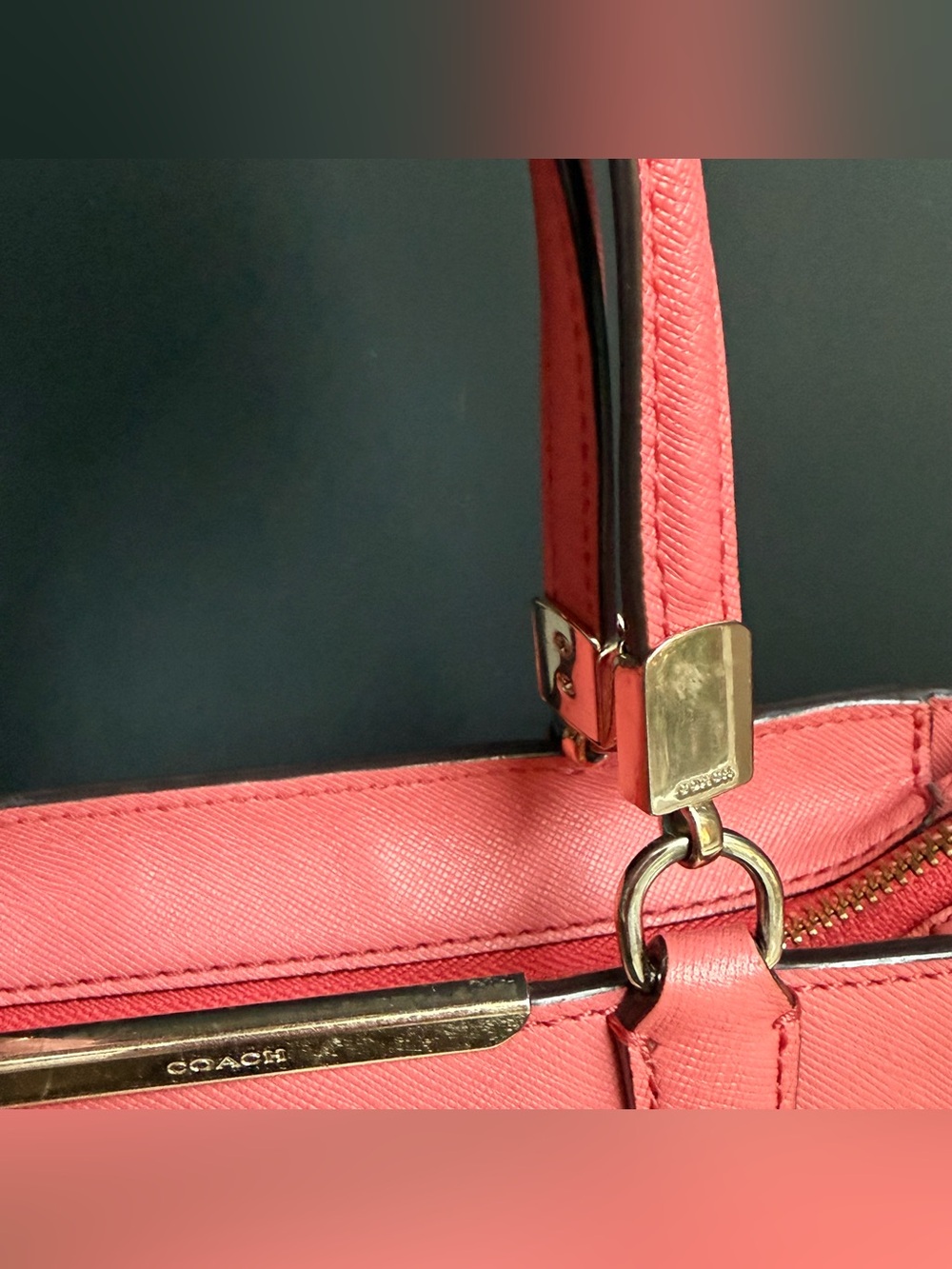 Coach Madison Saffiano
Leather Mini North
South Tote Bag Coral Pink
29001 - Picture 9 of 11
